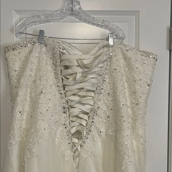 Vivi Elegant Plus Size 20/22 Beaded Wedding Dress - Picture 5 of 5